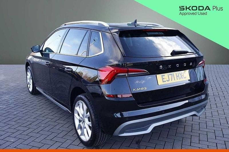 Used Skoda 110 R SE L 81 HP (59 kW) 2022 Black magic pearl effect Estate