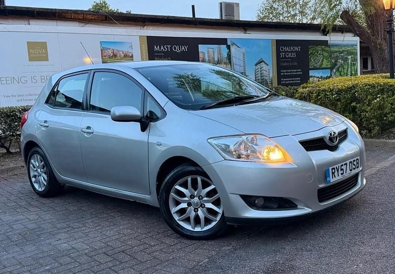 Used Toyota Auris 124 HP (91 kW) 2008 Silver Hatchback