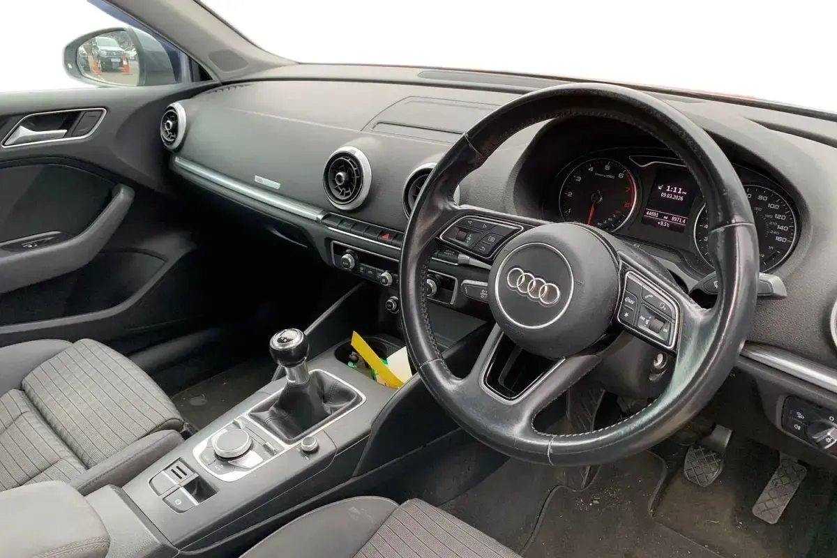 Usado Audi A3 Sport 115 HP (84 kW) 2017 Cinzento Citadino
