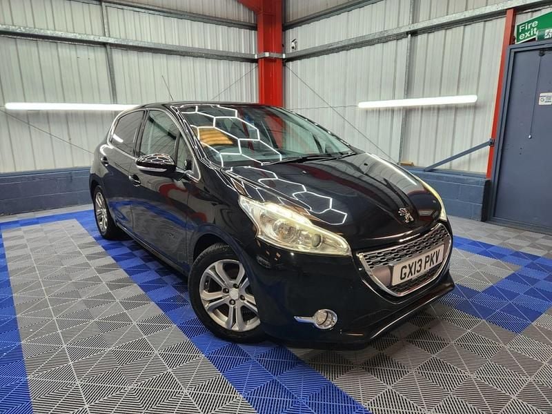 Used Peugeot 208 Allure 82 HP (60 kW) 2013 Black Hatchback