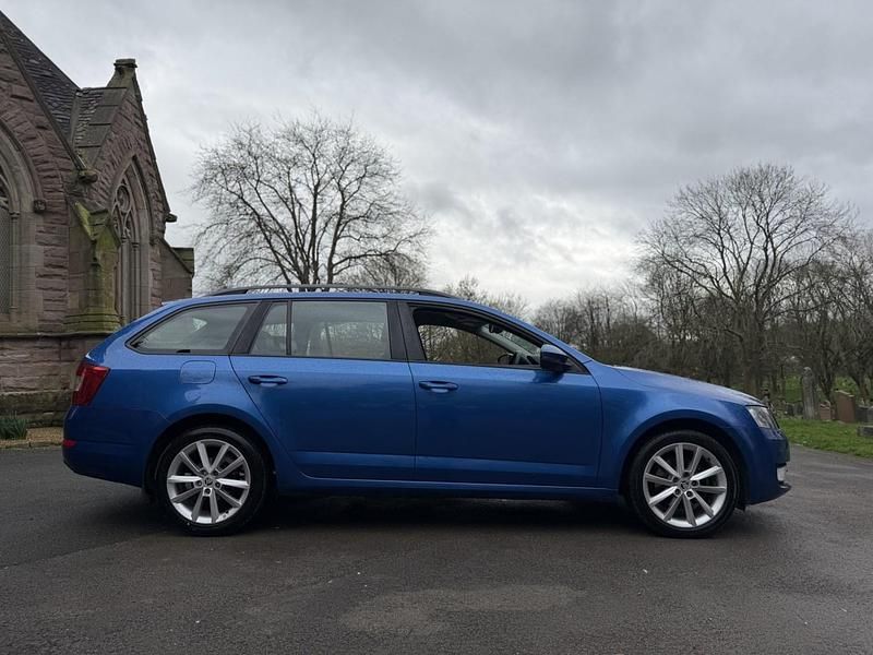 Used Skoda Octavia Elegance 2015 Blue Hatchback
