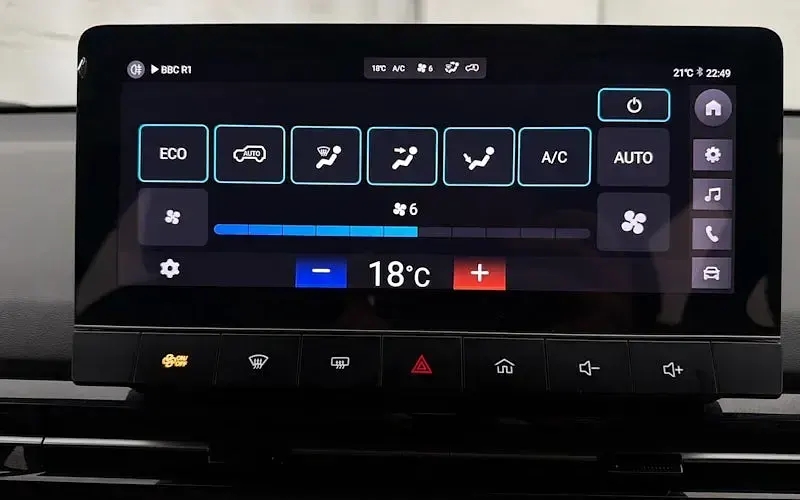 Used MG MG4 EV SE 150 kW (204 HP) 2023 Red Hatchback