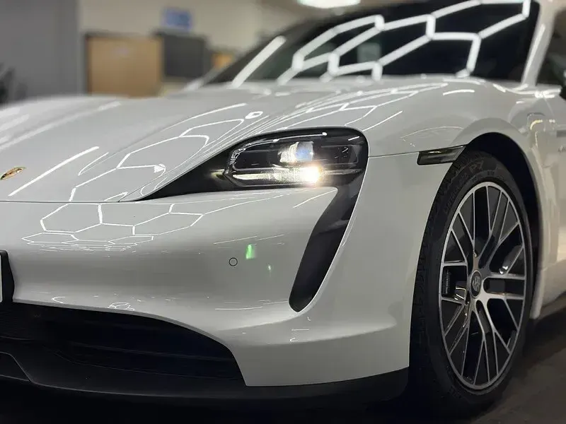 Used Porsche Taycan 300 kW (408 HP) 2021 White Sedan