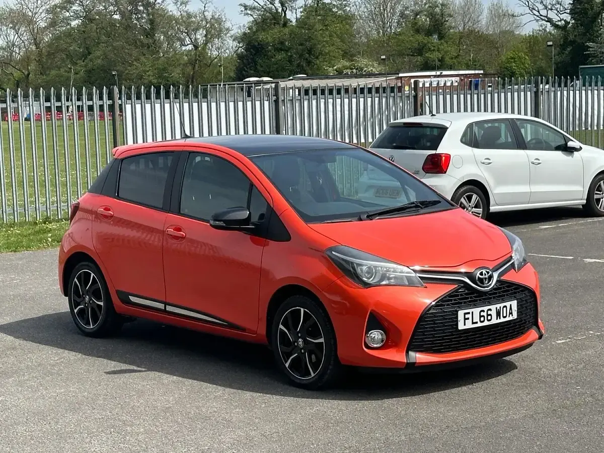 Used Toyota Yaris Edition 99 HP (72 kW) 2016 Orange Hatchback
