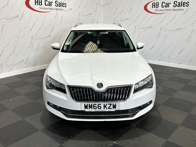 Used Skoda Superb SE 120 HP (88 kW) 2017 White Estate