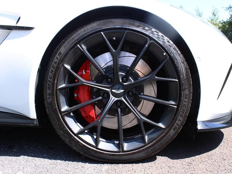 Used Aston Martin Vantage 665 HP (489 kW) 2024 White Coupe