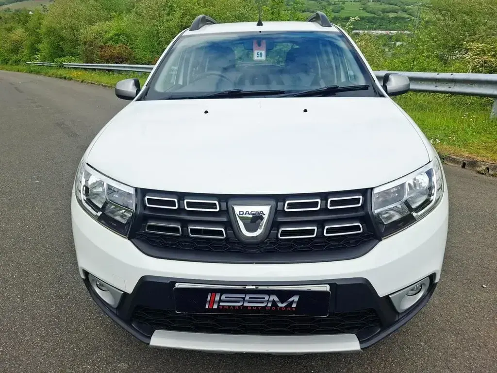 Used Dacia Sandero Lauréate 90 HP (66 kW) 2017 White Hatchback