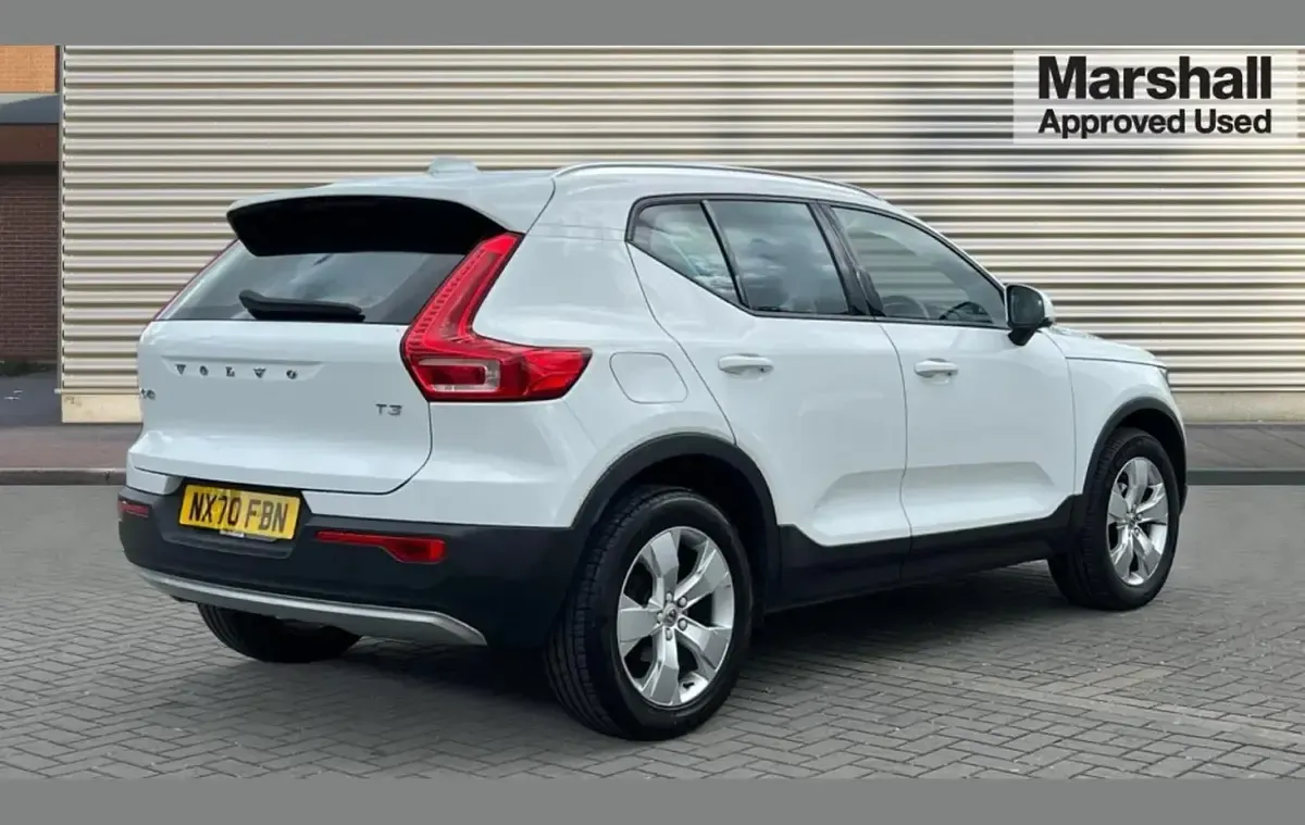 Used Volvo XC40 Momentum 161 HP (118 kW) 2020 White SUV
