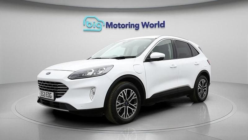 Used Ford Kuga Titanium 225 HP (165 kW) 2021 White SUV