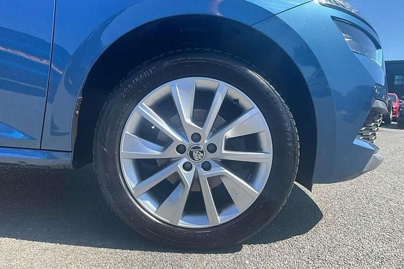 Usado Skoda Kamiq SE 94 HP (69 kW) 2020 Azul SUV