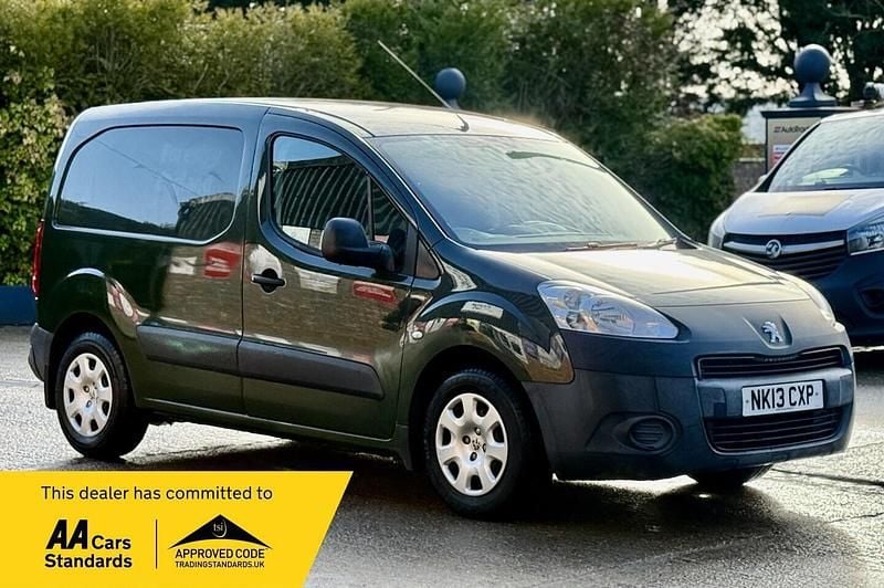 Used Peugeot Partner 2013 Green MPV