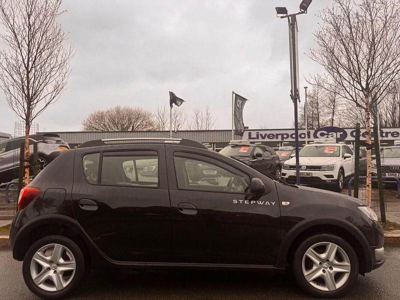 Used Dacia Sandero Lauréate 90 HP (66 kW) 2015 Black Hatchback