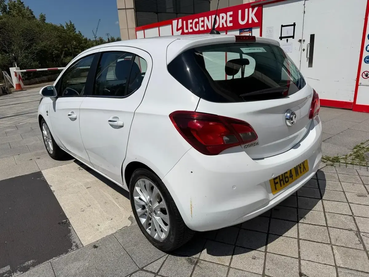 Used Vauxhall Corsa 90 HP (66 kW) 2015 White Hatchback