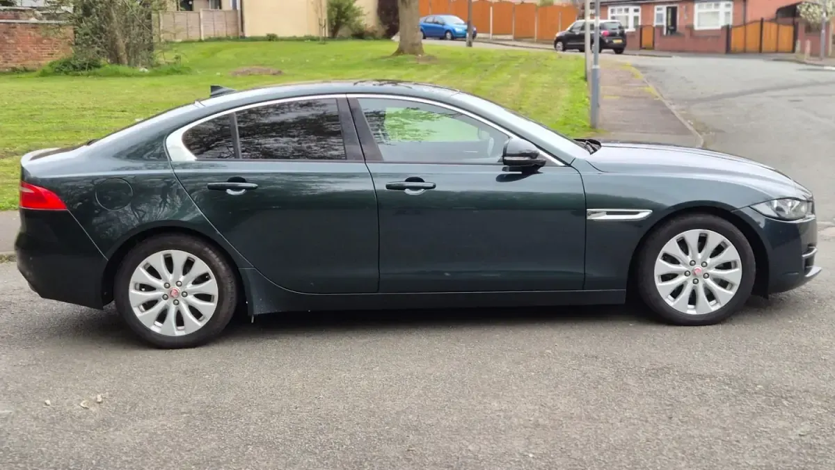 Usado Jaguar XE SE 2015 Verde Sedan