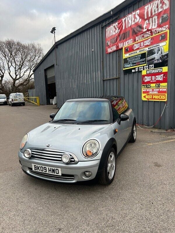 Silver Used 2009 Mini Cooper Hatch Hatchback | £3,595 (Good price) - Image 1/4