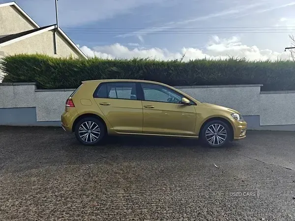 Second-hand VW Golf VII SE 115 CP (84 kW) 2018 Galben Hatchback