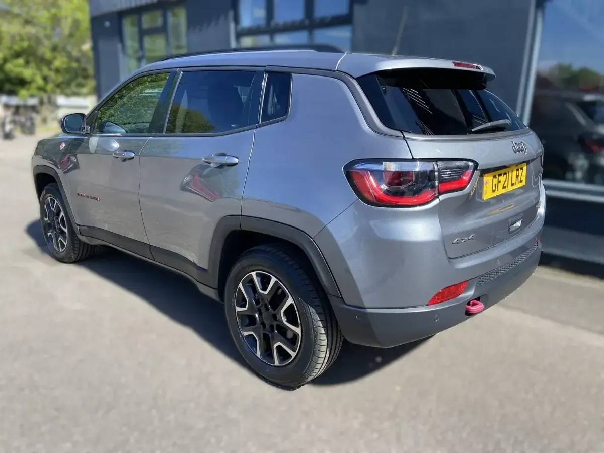 Usado Jeep Compass Trailhawk 170 CV (125 kW) 2021 Gris SUV