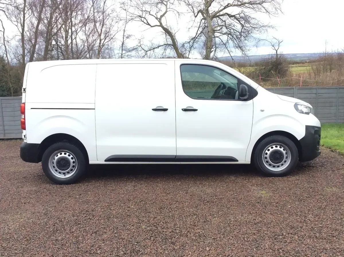 Käytetty Peugeot Expert 2020 Valkoinen Van