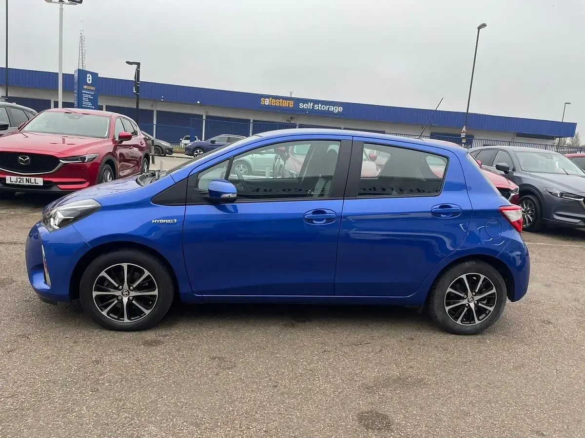 Usata Toyota Yaris Hybrid 99 CV (72 kW) 2019 Blu Utilitaria