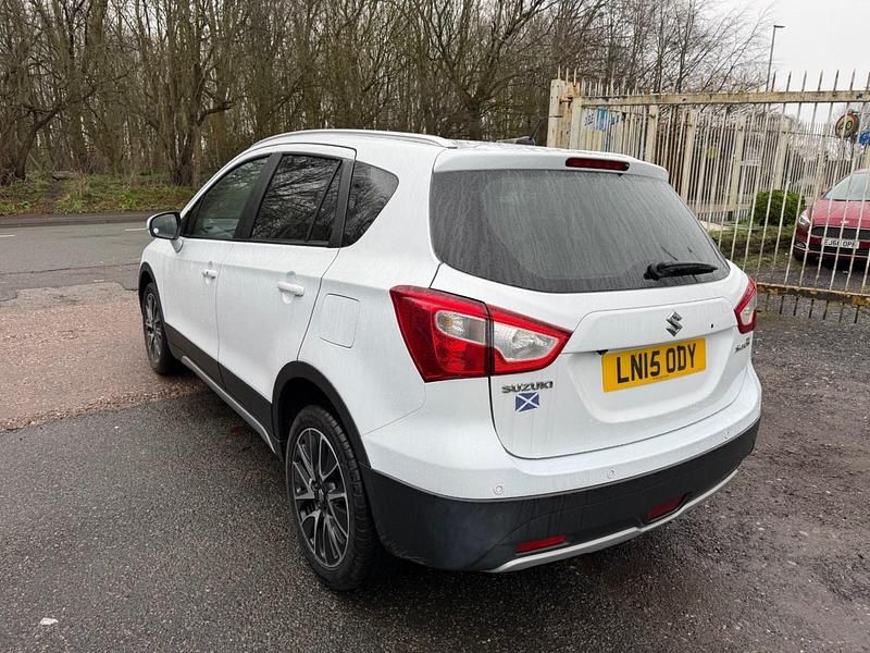 Used Suzuki SX4 SZ-T 120 HP (88 kW) 2015 White Hatchback