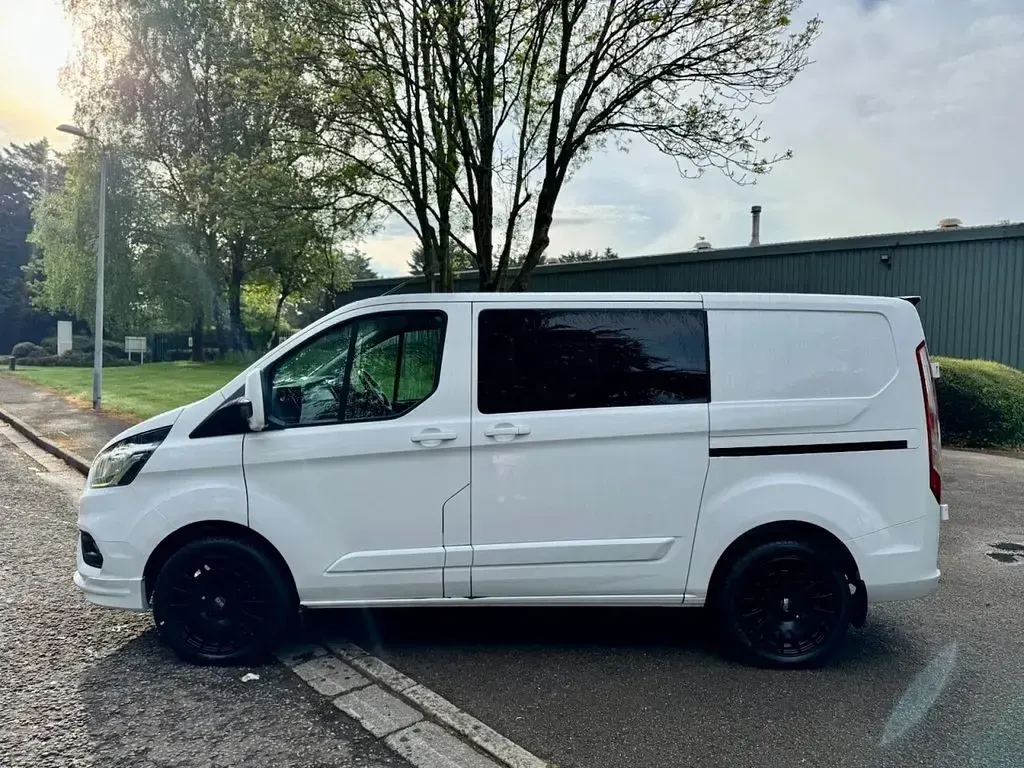 Used Ford Transit Custom Limited 130 HP (95 kW) 2021 White Van