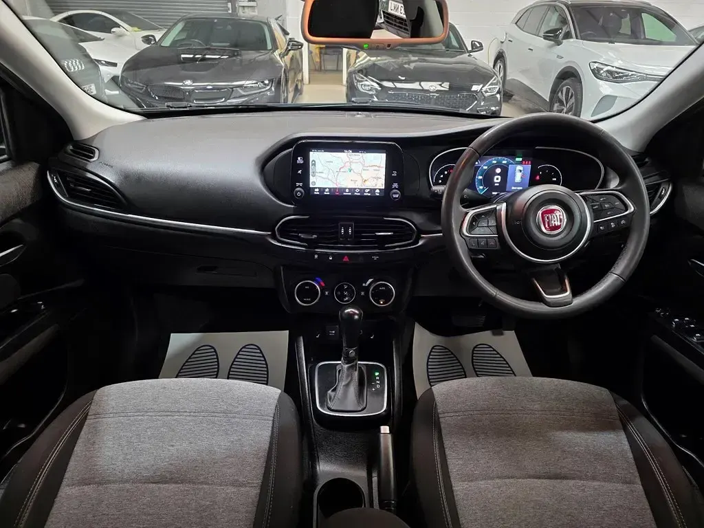 Usado Fiat Tipo Cross 130 HP (95 kW) 2022 Preto Citadino