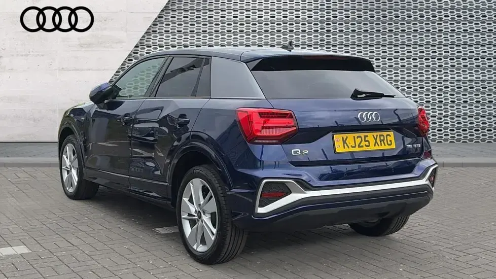 Usado Audi Q2 S-Line 150 CV (110 kW) 2025 Azul SUV