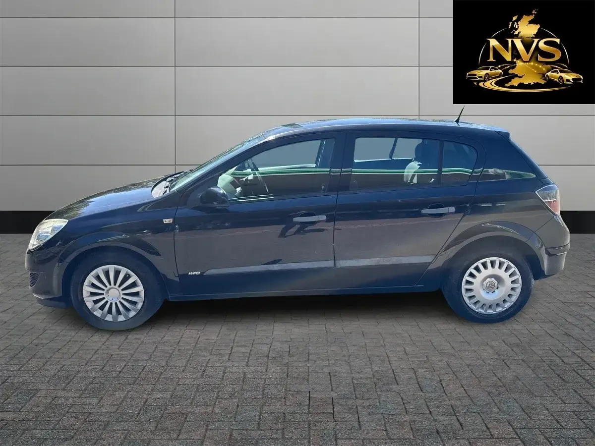 Second-hand Vauxhall Astra 90 CP (66 kW) 2008 Negru Hatchback