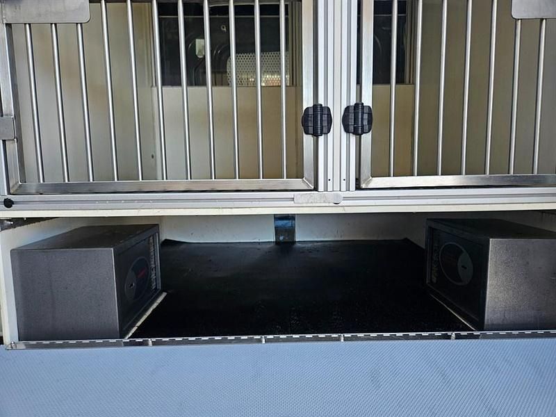 Image 4/4