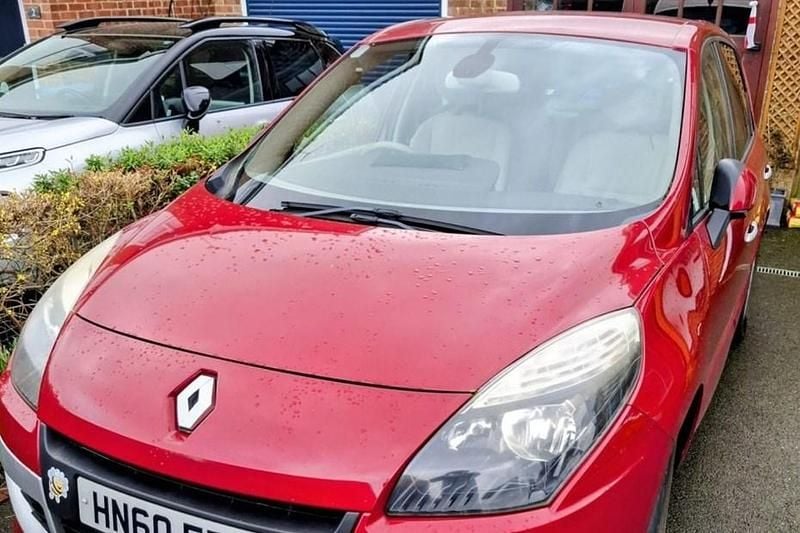 Used Renault Scénic III Privilege 2010 Red MPV