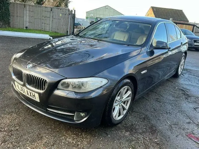 Begagnad BMW 520 2011 Grå Sedan