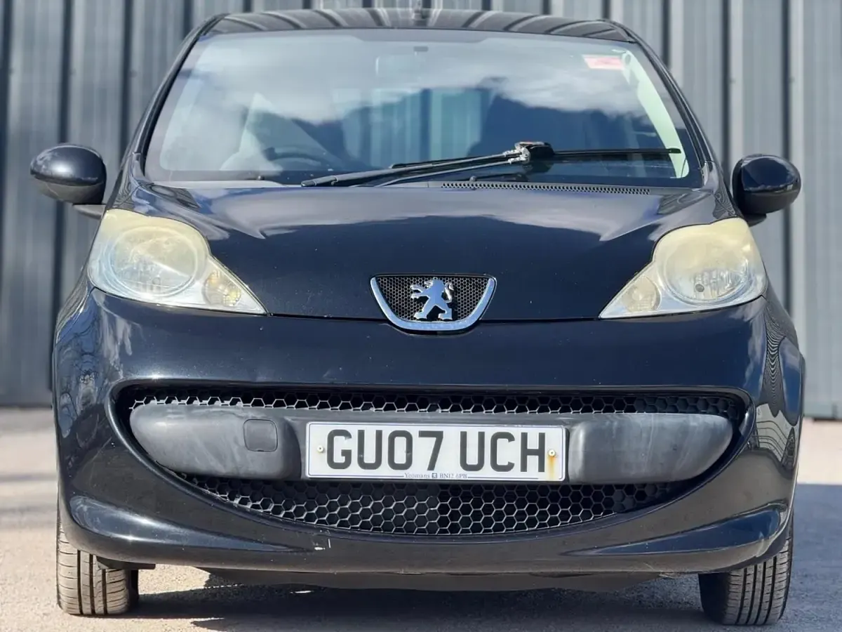 Begagnad Peugeot 107 68 HK (50 kW) 2007 Svart Halvkombi