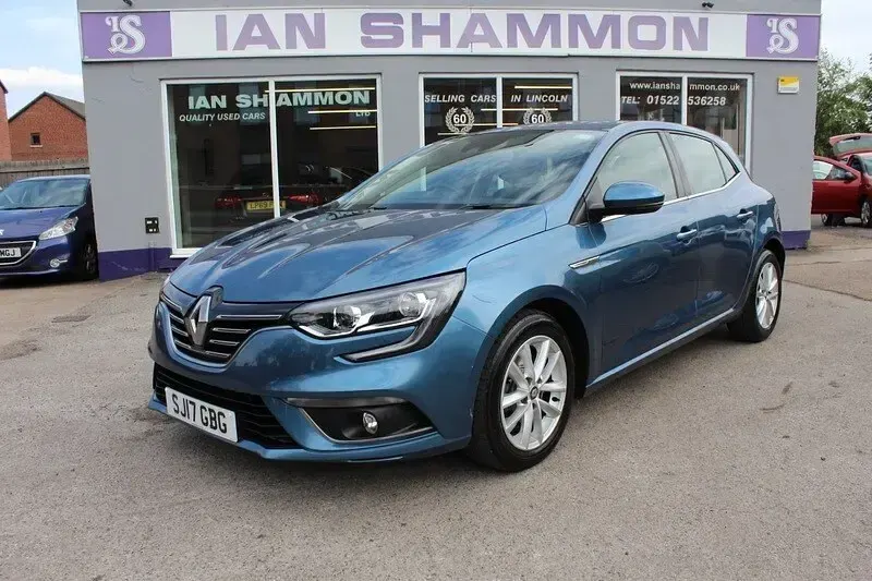 Used Renault Mégane IV Dynamique 130 HP (95 kW) 2017 Blue Hatchback