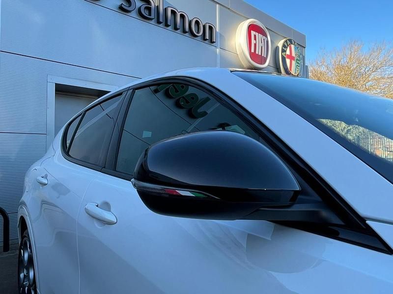 New Alfa Romeo Tonale 276 HP (202 kW) 2025 White SUV