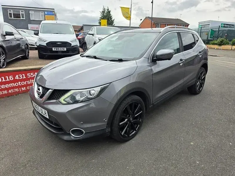 Used Nissan Qashqai Tekna 115 HP (84 kW) 2015 Grey SUV