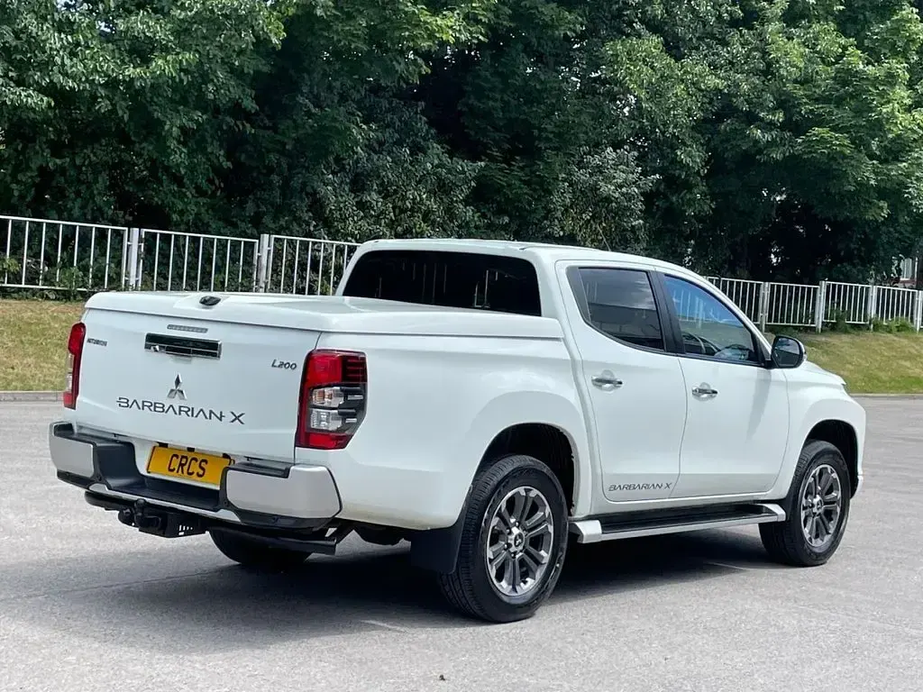 Used Mitsubishi L200 150 HP (110 kW) 2019 White Pickup