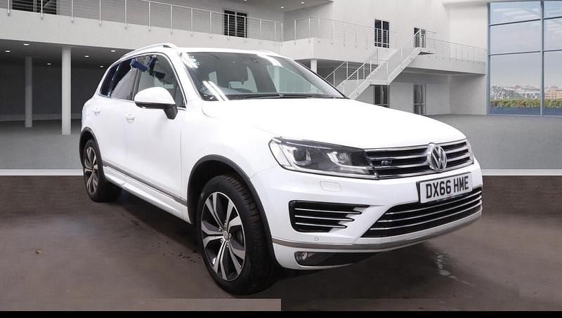White Used 2016 VW Touareg R-line SUV | £11,995 (Good price) - Image 1/4