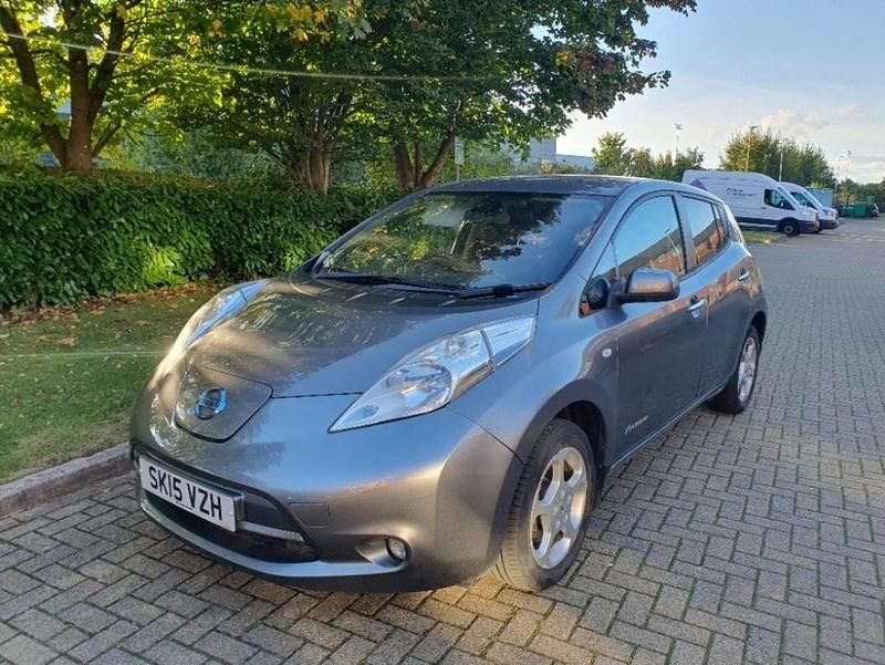 Begagnad Nissan Leaf Acenta 80 kW (109 HK) 2015 Grå Halvkombi