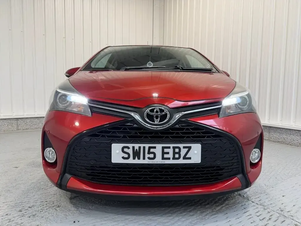 Used Toyota Yaris Sport 99 HP (72 kW) 2015 Red Hatchback
