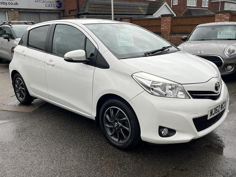Used Toyota Yaris Edition 69 HP (50 kW) 2012 White Hatchback