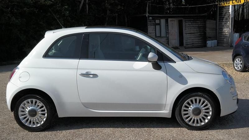 Used Fiat 500 Lounge 69 HP (50 kW) 2011 White Hatchback