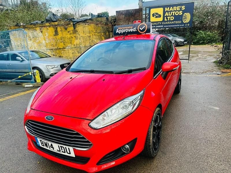 Used Ford Fiesta Zetec 82 HP (60 kW) 2014 Red Hatchback