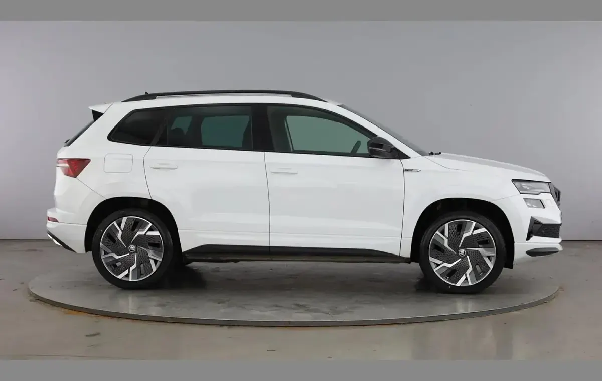 Gebraucht Skoda Karoq SportLine 190 PS (139 kW) 2023 Weiß SUV