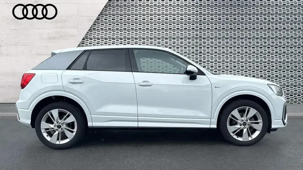 Used Audi Q2 S-Line 150 HP (110 kW) 2023 White SUV