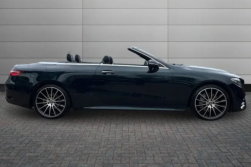 Used Mercedes E220 AMG Line Premium Plus 194 HP (142 kW) 2020 Green Cabriolet