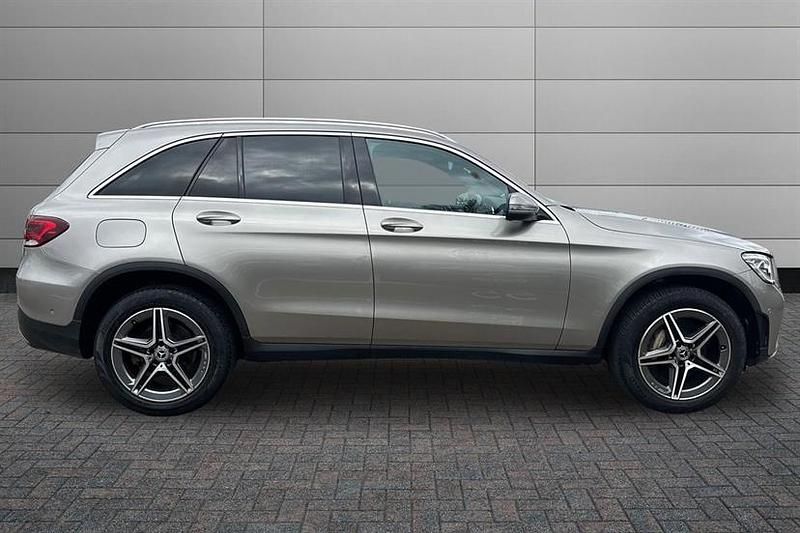 Second-hand Mercedes GLC300e AMG line 320 CP (235 kW) 2022 Argintiu Break