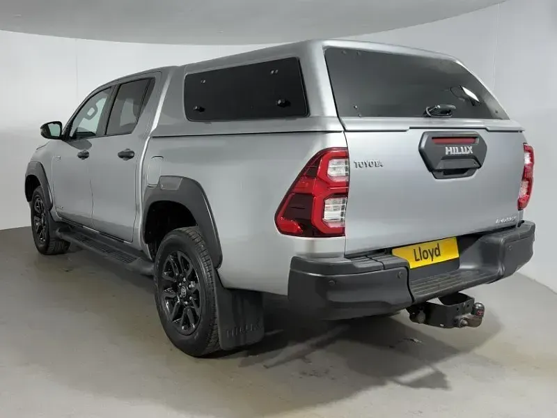Usado Toyota HiLux 204 CV (150 kW) 2024 Plateado Pickup/Camioneta