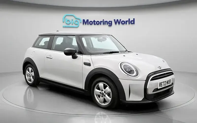 Used Mini Cooper Classic 136 HP (100 kW) 2022 Silver Hatchback