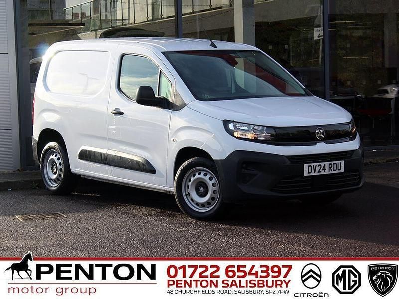 Used Vauxhall Combo S 101 HP (74 kW) 2024 White Van