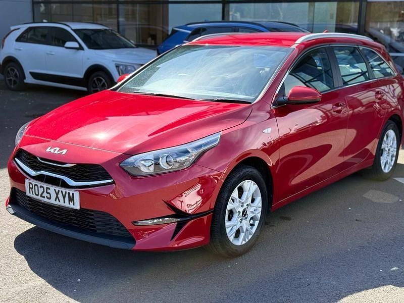 Used Kia Ceed 138 HP (101 kW) 2025 Red Hatchback